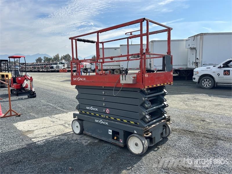 SkyJack SJIII4740 Electric Scissor Lift Šķerveida pacēlāji