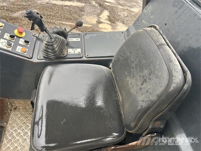  Smooth Drum Compactor Enojni valjarji