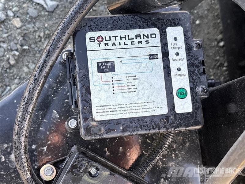 Southland LBAT8-616 23 ft T/A Tilt Deck Trailer Низькорамні причепи