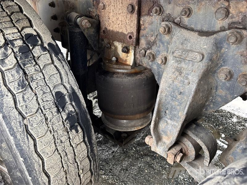 Sterling 335K-4 7500 lb Straight Boom on Sterling 8x6 Boom شاحنات الرافعات