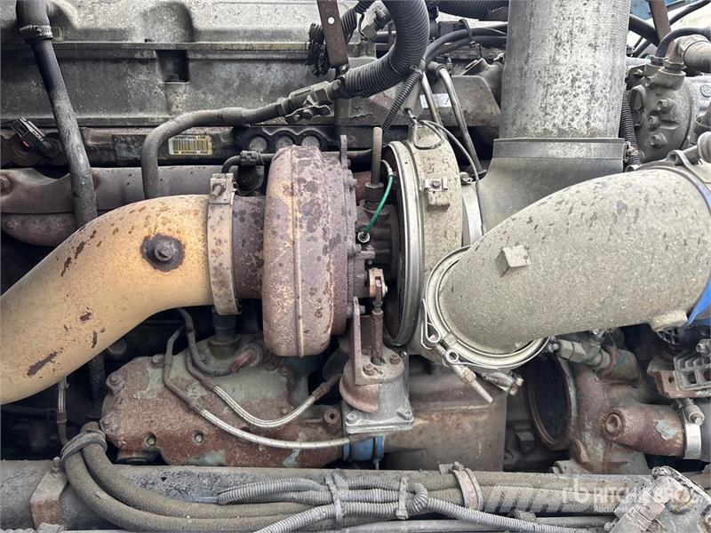 Sterling 335K-4 7500 lb Straight Boom on Sterling 8x6 Boom شاحنات الرافعات