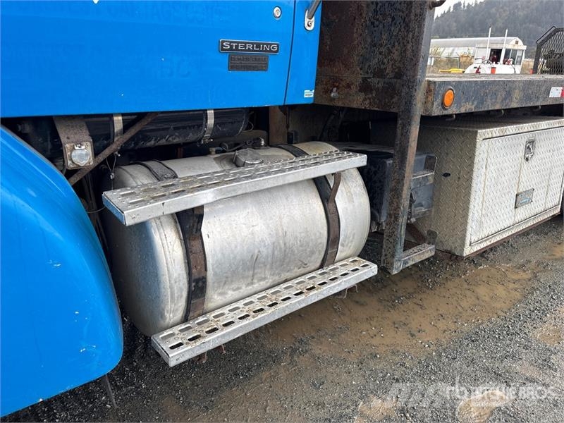 Sterling 335K-4 7500 lb Straight Boom on Sterling 8x6 Boom شاحنات الرافعات
