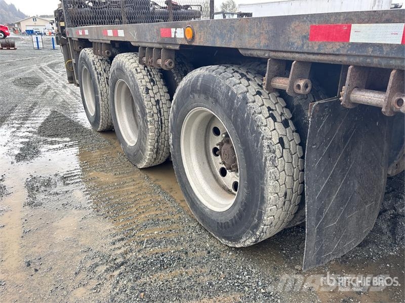 Sterling 335K-4 7500 lb Straight Boom on Sterling 8x6 Boom شاحنات الرافعات