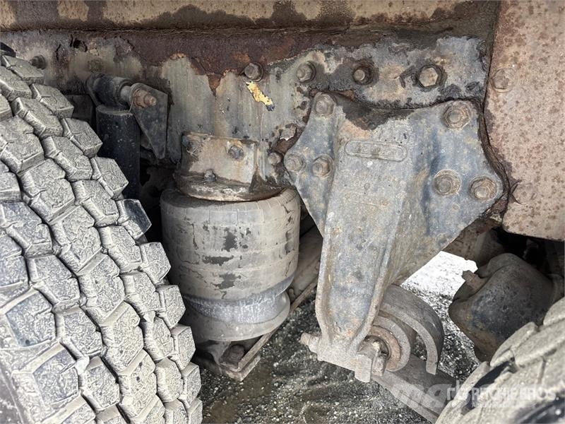 Sterling 335K-4 7500 lb Straight Boom on Sterling 8x6 Boom شاحنات الرافعات