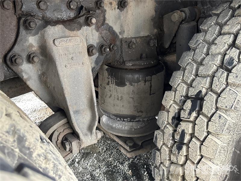 Sterling 335K-4 7500 lb Straight Boom on Sterling 8x6 Boom شاحنات الرافعات