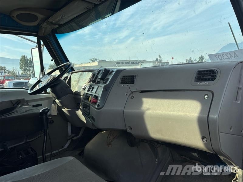 Sterling L9500 Camion con sponde ribaltabili