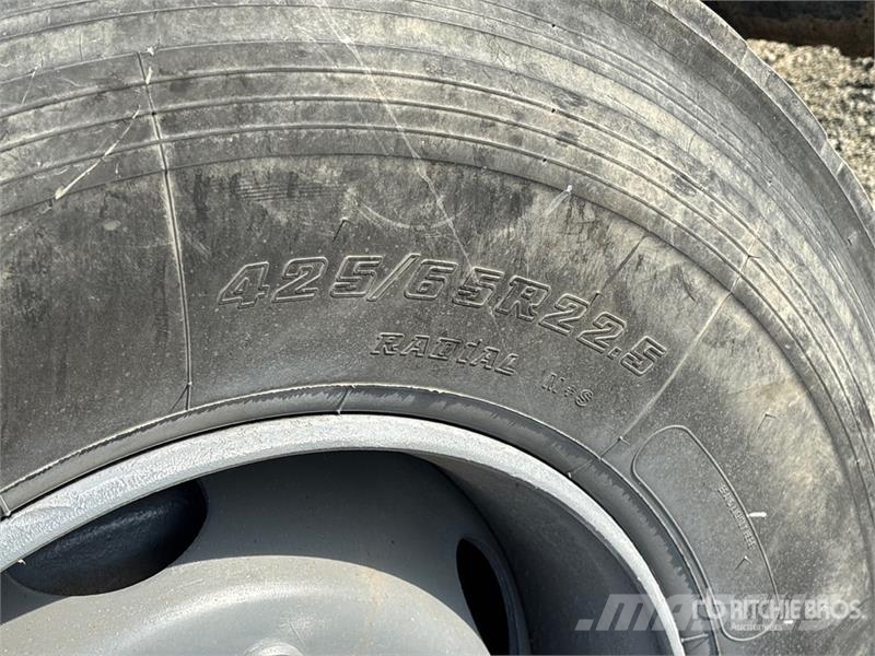 Sterling L9500 Camion con sponde ribaltabili