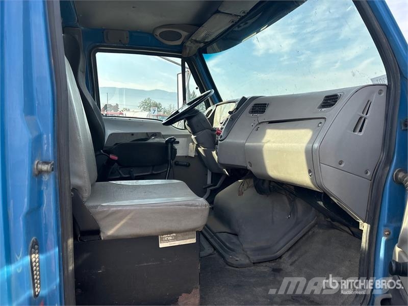 Sterling L9500 Camion con sponde ribaltabili