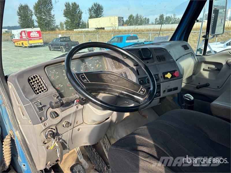 Sterling L9500 Camion con sponde ribaltabili