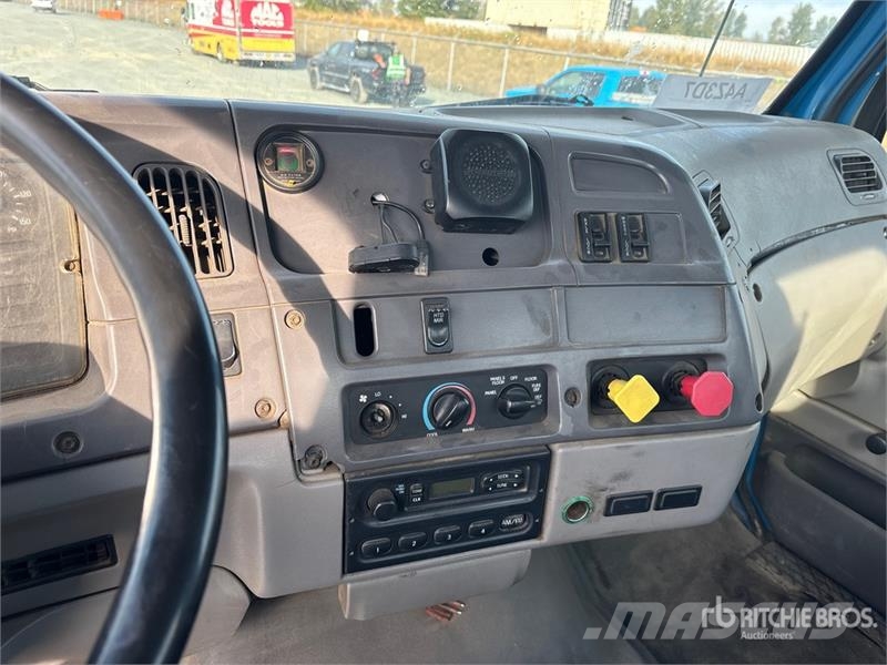 Sterling L9500 Camion con sponde ribaltabili