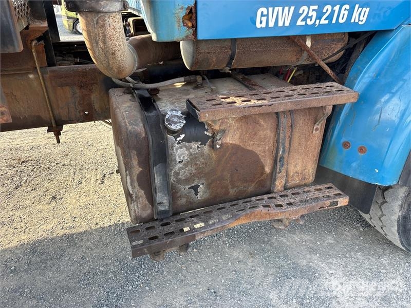 Sterling L9500 Camion con sponde ribaltabili