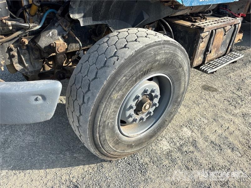Sterling L9500 Camion con sponde ribaltabili