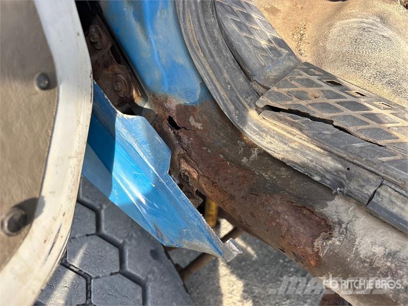 Sterling L9500 Camion con sponde ribaltabili