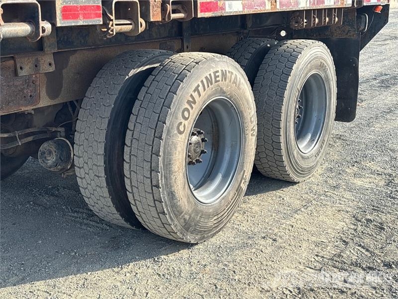 Sterling L9500 Camion con sponde ribaltabili