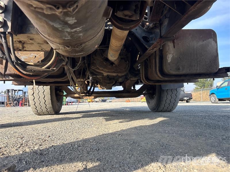 Sterling L9500 Camion con sponde ribaltabili