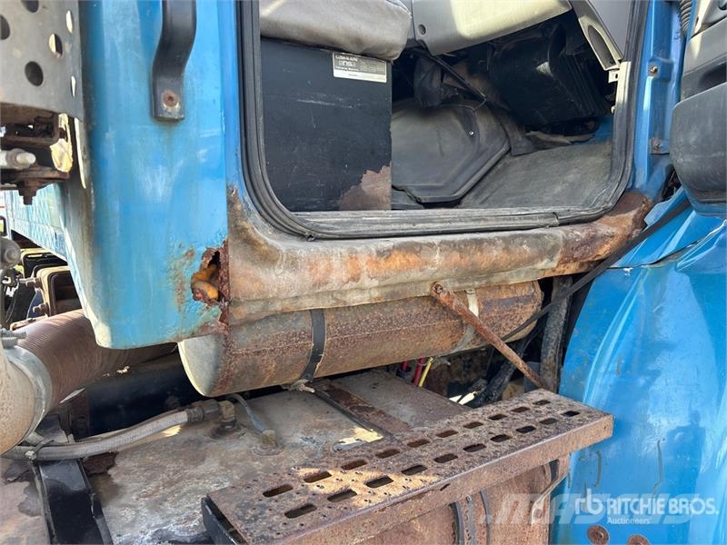 Sterling L9500 Camion con sponde ribaltabili