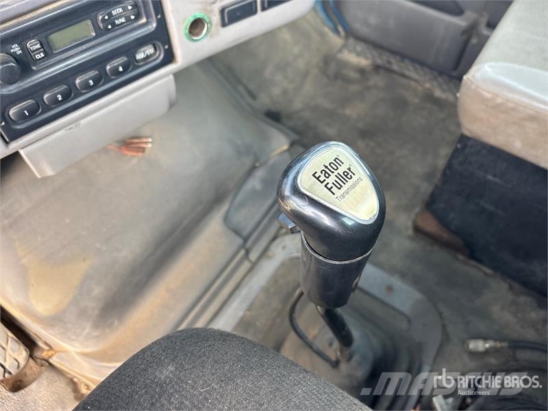 Sterling L9500 Camion con sponde ribaltabili
