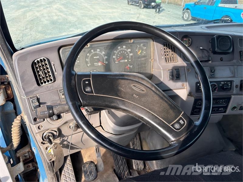 Sterling L9500 Camion con sponde ribaltabili