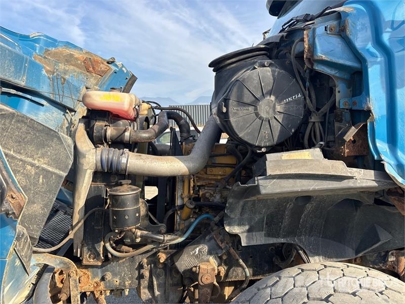 Sterling L9500 Camion con sponde ribaltabili
