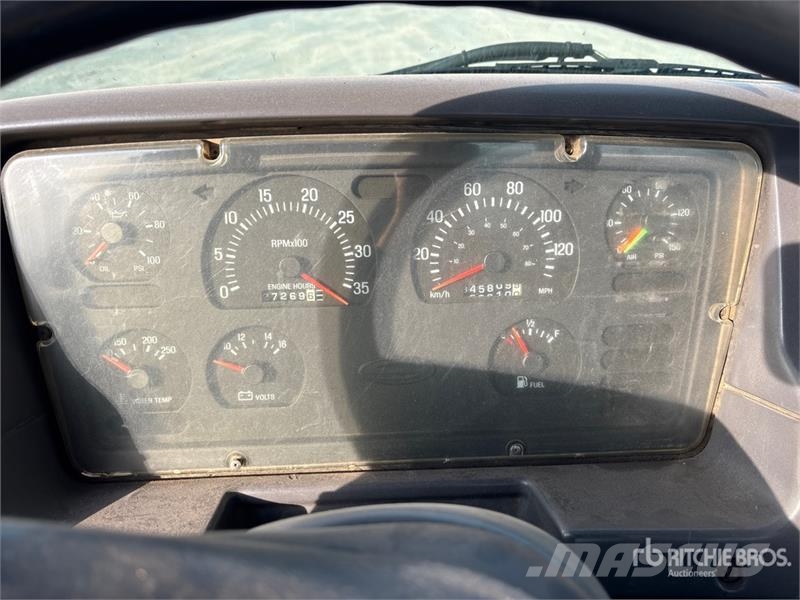 Sterling L9500 Camion con sponde ribaltabili