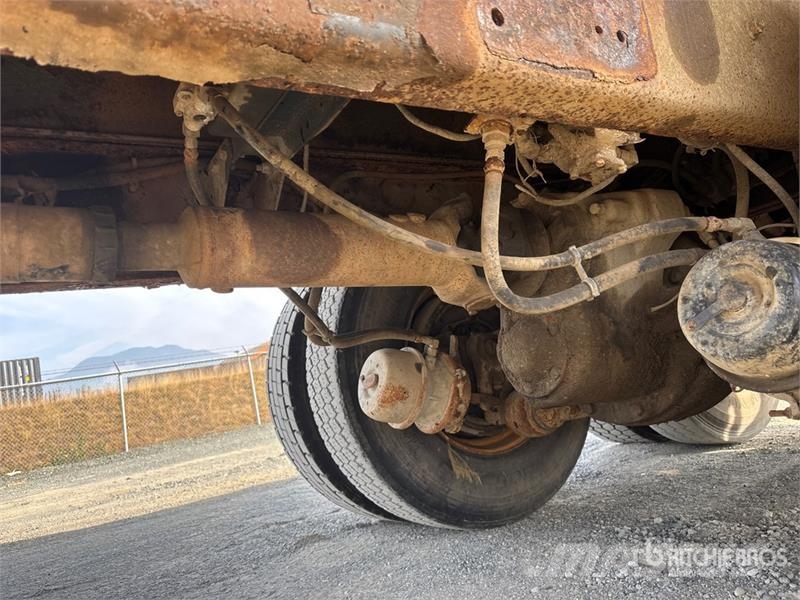 Sterling L9500 Camion con sponde ribaltabili