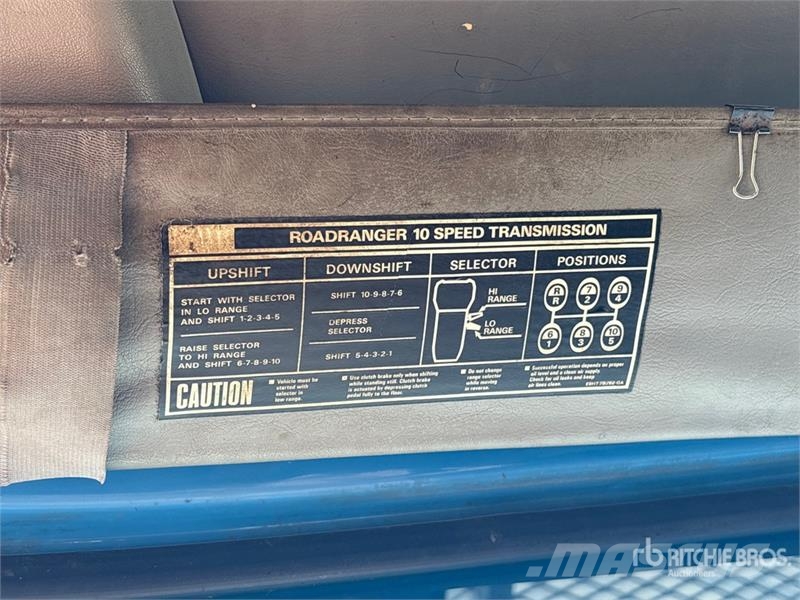 Sterling L9500 Camion con sponde ribaltabili