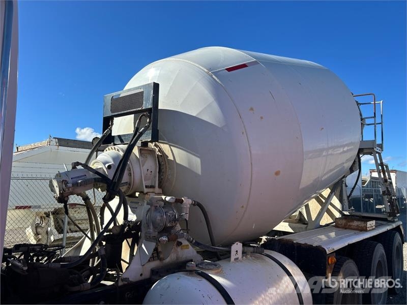 Sterling LT9500 Avtomešalci za beton