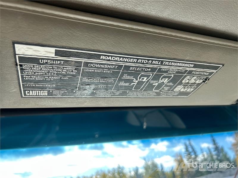 Sterling LT9500 Бетономішалки (Автобетонозмішувачі)
