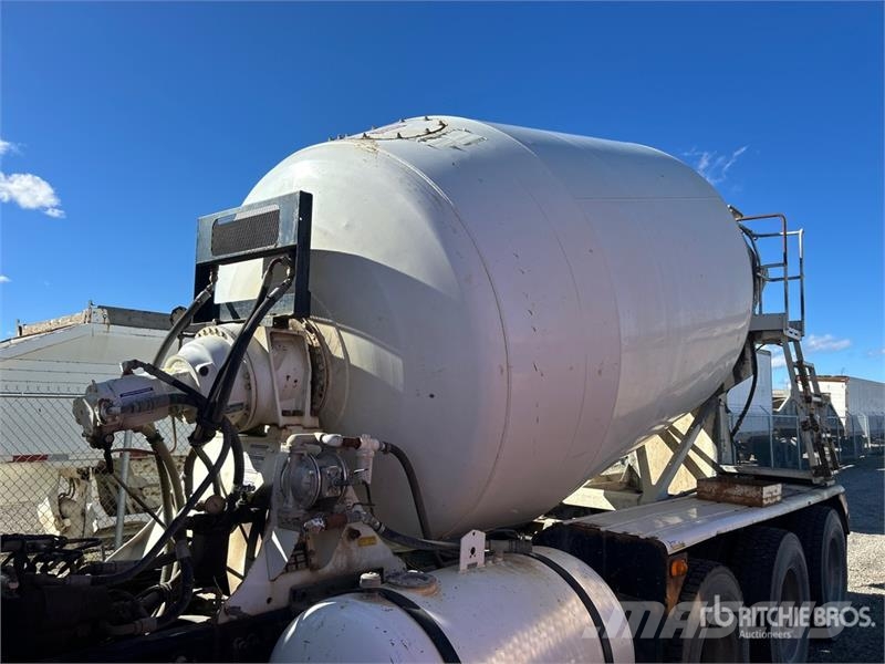 Sterling LT9500 Avtomešalci za beton