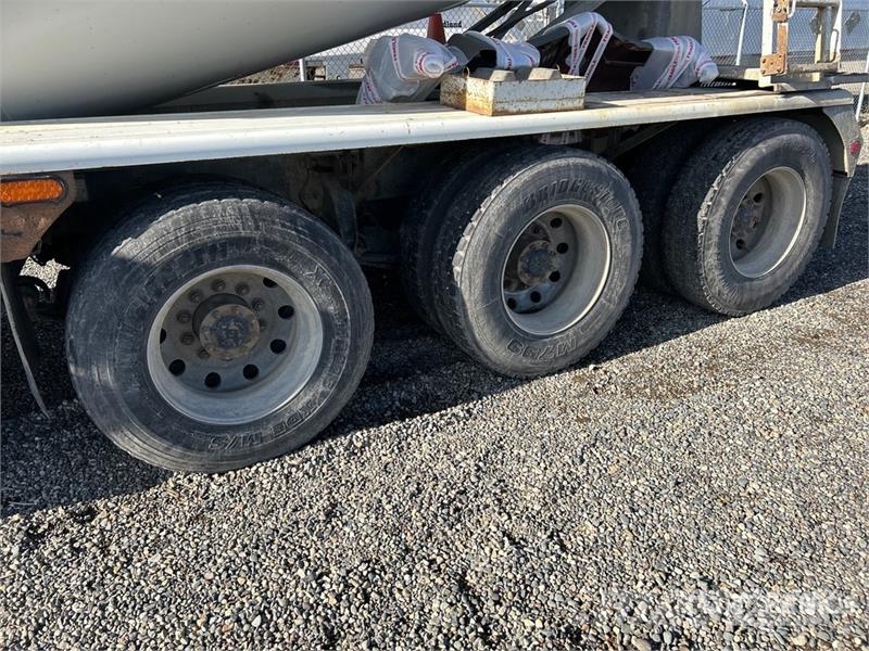 Sterling LT9500 Бетономішалки (Автобетонозмішувачі)