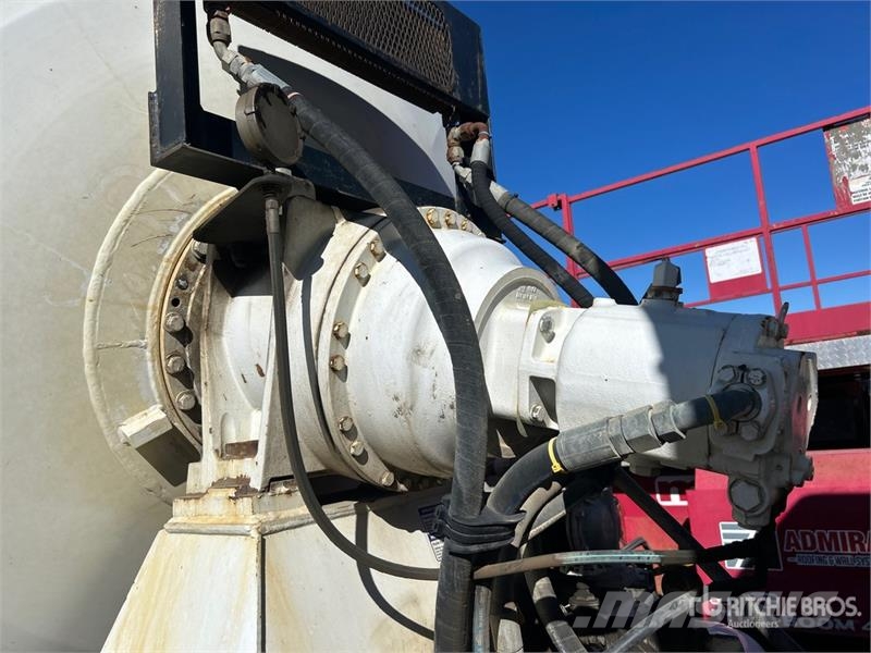 Sterling LT9500 Avtomešalci za beton