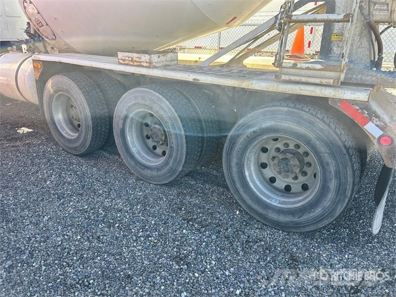 Sterling LT9500 Avtomešalci za beton