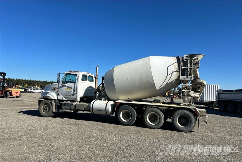 Sterling LT9500 Avtomešalci za beton