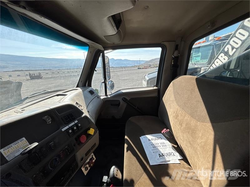 Sterling M8500 Camiones grúa