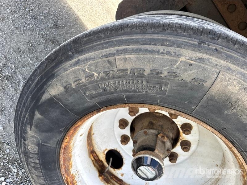 Stoughton 53 ft x 102 in T/A Van Trailer مقطورات ذات هيكل صندوقي