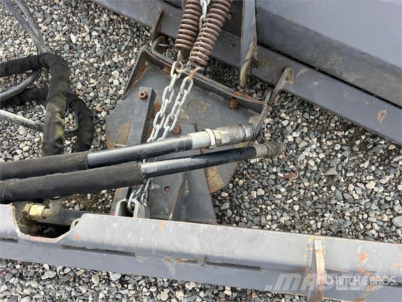 Sweepster 72 in Skid Steer Broom Süpürgeler