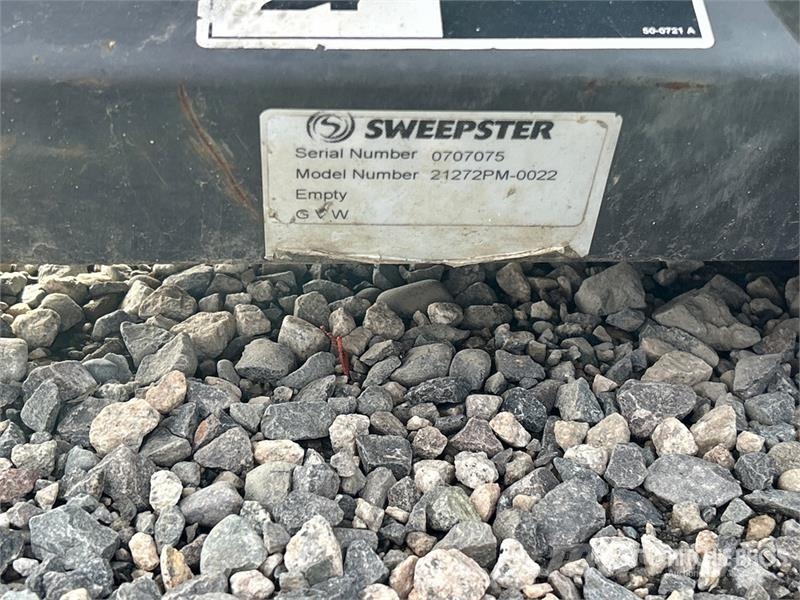 Sweepster 72 in Skid Steer Broom Süpürgeler