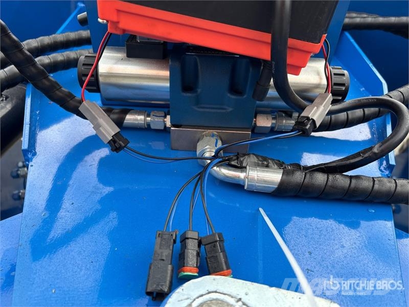 Top Cat Cat SSSCR72 72 in Skid Steer Power Rake (U Τσουγκράνες και χορτοξηραντικές μηχανές