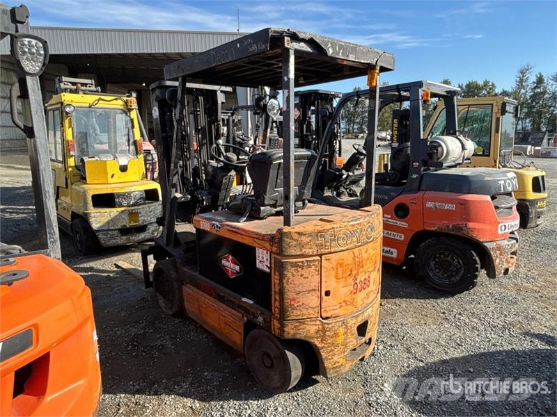 Toyota 30-5FBCH25 4700 lb Electric Forklift (Inoperable) バッテリーフォークリフト
