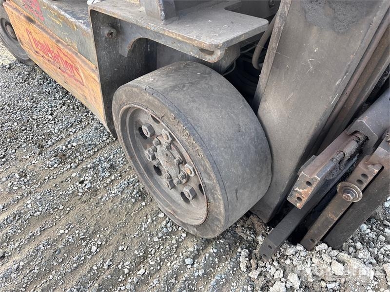 Toyota 30-5FBCH25 4700 lb Electric Forklift Elektritõstukid