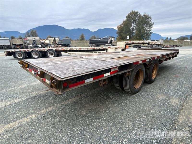 Trail King 24 ft T/A Flatbed Trailer Valníky