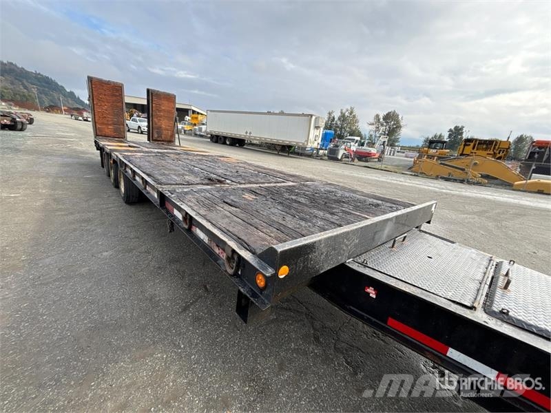 Trail King 29 ft Tri/A Tilt Deck Trailer Dieplader