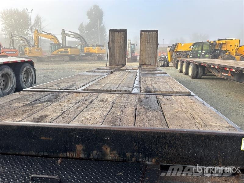 Trail King 29 ft Tri/A Tilt Deck Trailer Низкорамные прицепы