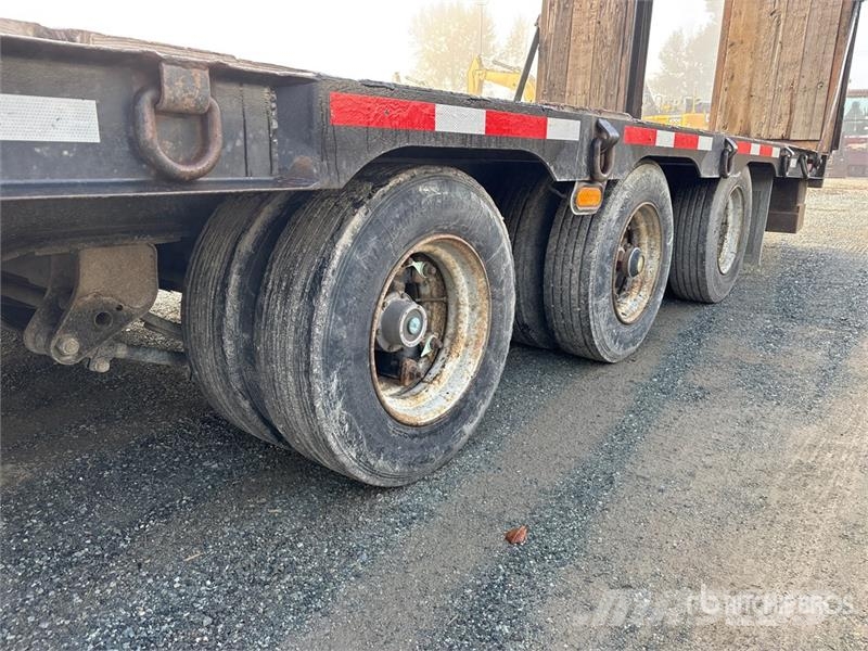 Trail King 29 ft Tri/A Tilt Deck Trailer Низкорамные прицепы