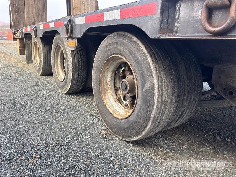 Trail King 29 ft Tri/A Tilt Deck Trailer Низкорамные прицепы