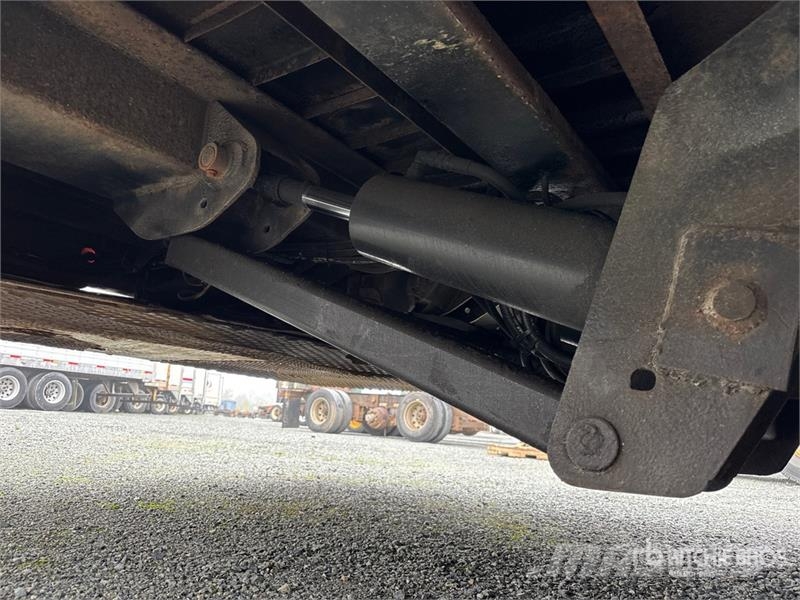 Trail King 48 ft T/A Hydraulic Tail Hydraulic Tail Trailer Lavetit