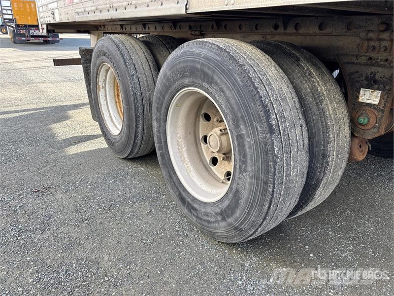 Utility 53 ft x 102 in T/A Refrigerated Trailer 保温半挂车