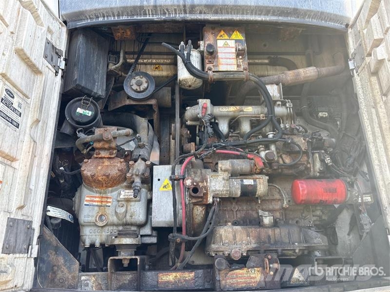 Utility 53 ft x 102 in T/A Refrigerated Trailer 保温半挂车