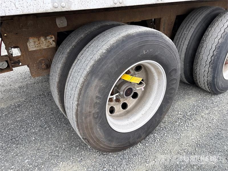 Vanguard 53 ft x 102 in Tri/A Heated Van Trailer مقطورات ذات هيكل صندوقي