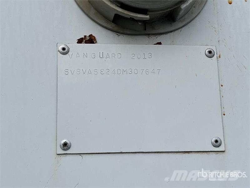Vanguard 53 ft x 102 in T/A Heated Van Trailer 厢式拖车